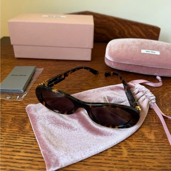 Miu Miu 06ZS Sunglasses with Pink Velvet Case - 100% Authentic - Picture 4 of 7